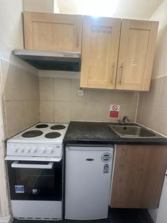 Studio to rent, Flat ,  Park Street, Luton