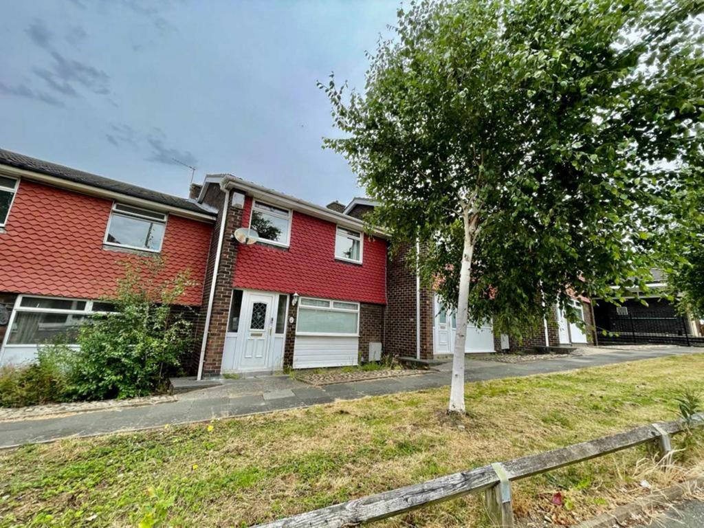 Whitehall Road, Gateshead NE8 3 bed terraced house £950 pcm (£219 pw)