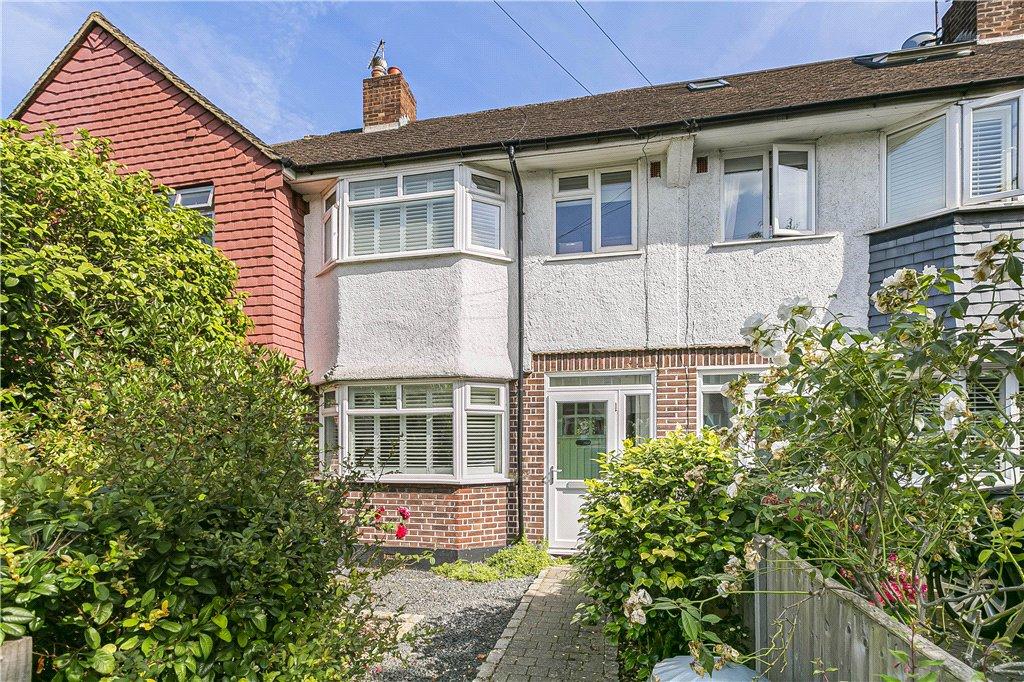 Lincoln Avenue, Twickenham, TW2 3 bed terraced house £2,250 pcm (£519 pw)