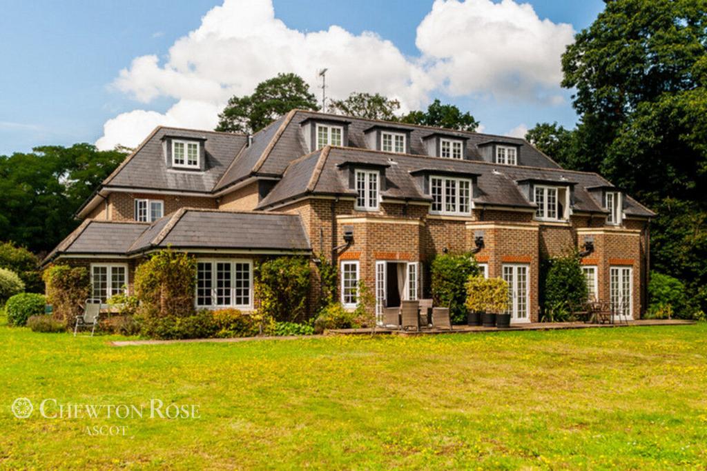 St Lane, Ascot 1 bed apartment for sale £325,000