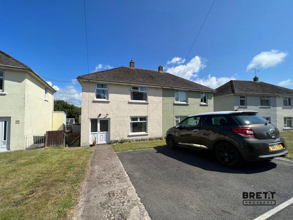 Coombs Drive, Milford Haven... 3 bed semidetached house £155,000