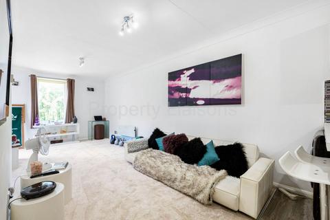 17 Bowmans Mews, London, E1 8RY