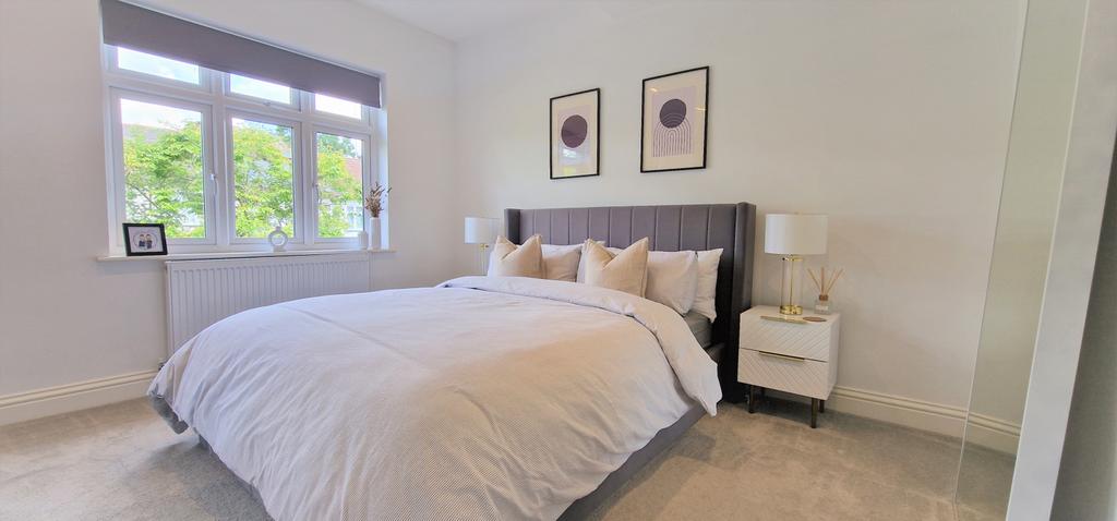 Front bedroom (1)