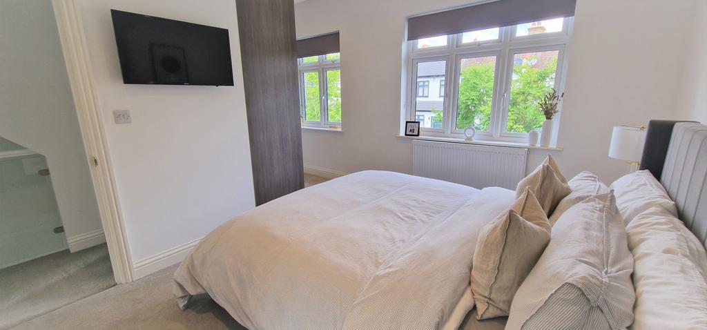 Front bedroom (1)