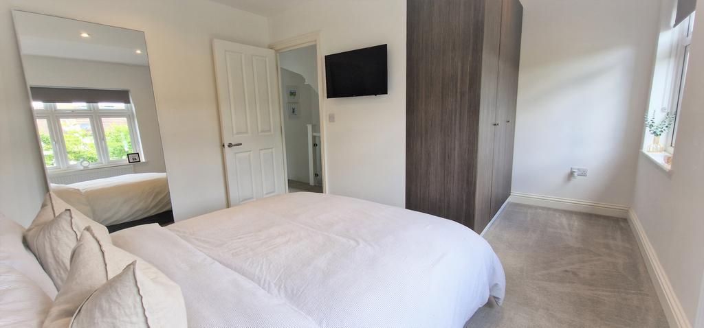 Front bedroom (1)