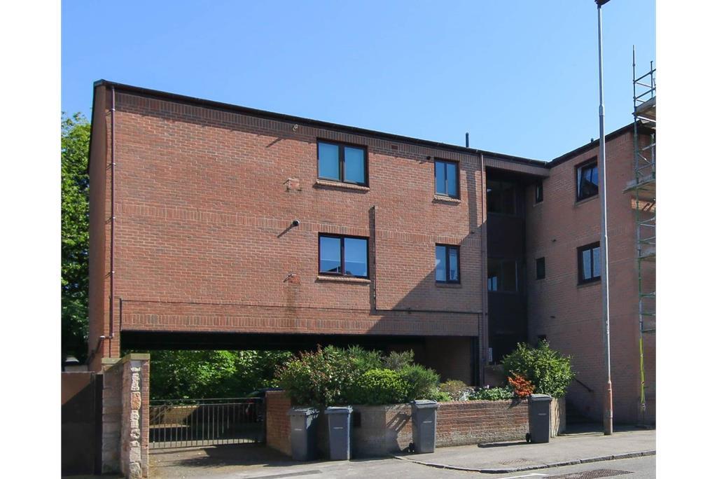 541/1 Lanark Road, Juniper Green... 2 bed ground floor flat £195,000