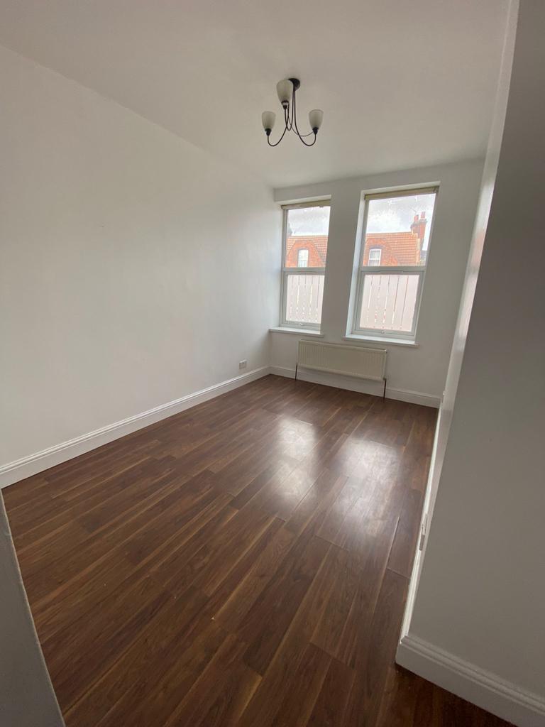 ILFORD IG1 1 bed flat £1,200 pcm (£277 pw)