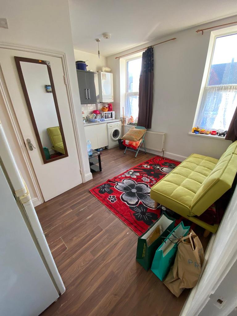 ILFORD IG1 Studio £1,250 pcm (£288 pw)