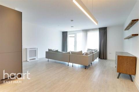 3 bedroom flat to rent, Chamberlain Court, E13