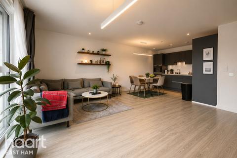 3 bedroom apartment to rent, Ironworks Way, London