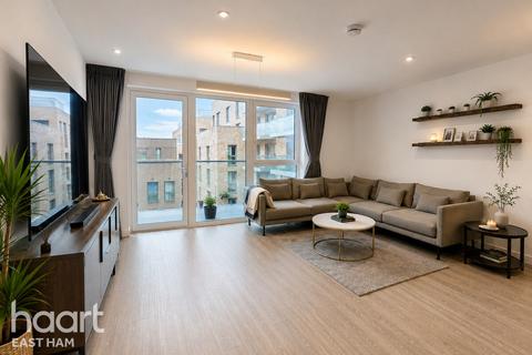 3 bedroom apartment to rent, Ironworks Way, London
