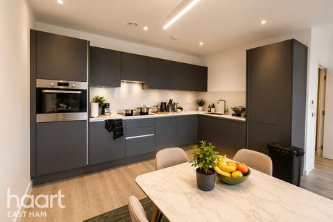 3 bedroom apartment to rent, Ironworks Way, London