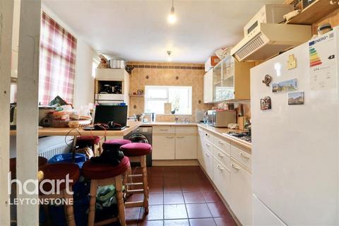 3 bedroom terraced house to rent, Cobbald Road, E11