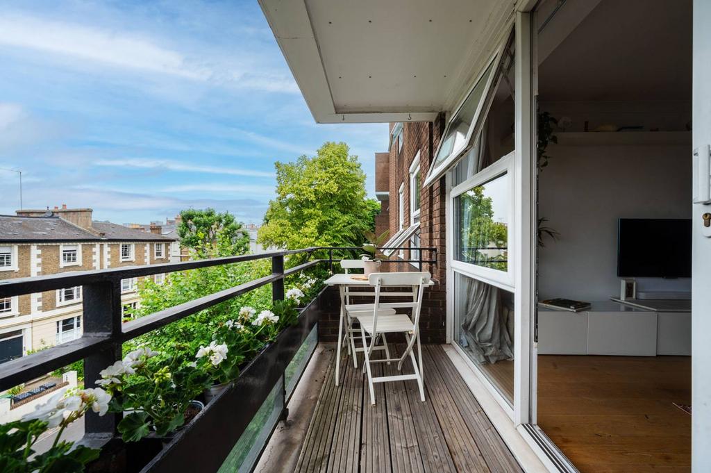 Gloucester Avenue, Primrose Hill, London, NW1 2 bed flat for sale £