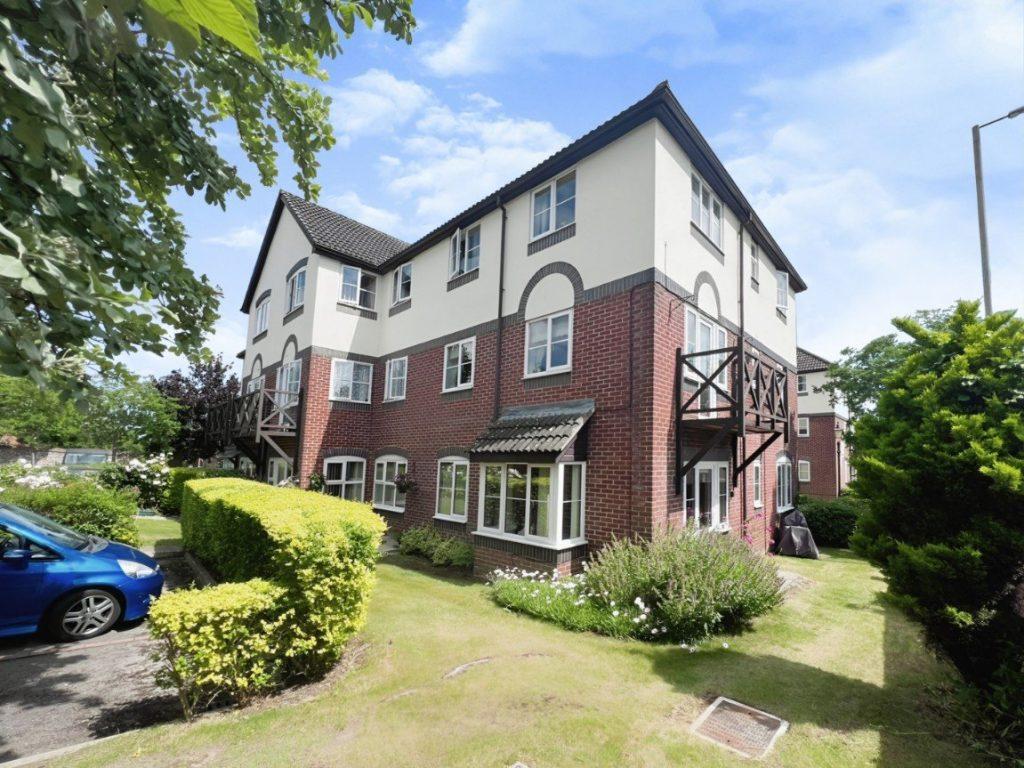 Marlborough Road, Swindon 2 bed property for sale £150,000