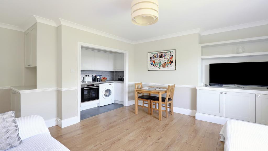 Cumberland Park, Acton. W3 1 bed flat for sale £345,000