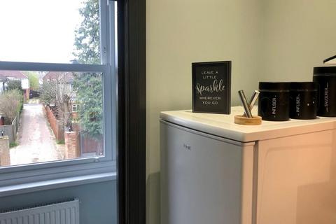 1 bedroom in a house share to rent, Raymond Road, Langley SL3