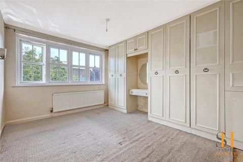 30 Oates Road, Romford, RM5 2HT