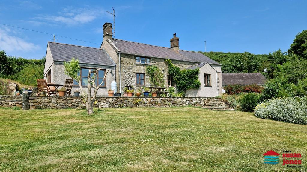 Sarn, Pwllheli LL53 3 bed detached house £375,000
