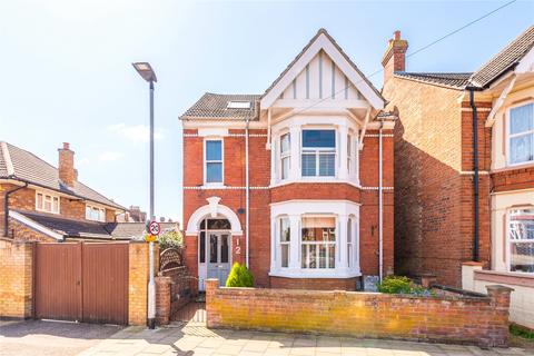 5 bedroom detached house to rent, Park Road North, Bedford, Bedfordshire, MK41