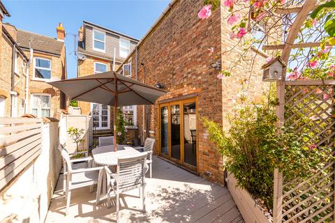 5 bedroom detached house to rent, Park Road North, Bedford, Bedfordshire, MK41
