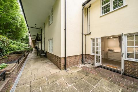 2 bedroom apartment to rent, Hampstead,  London,  NW11