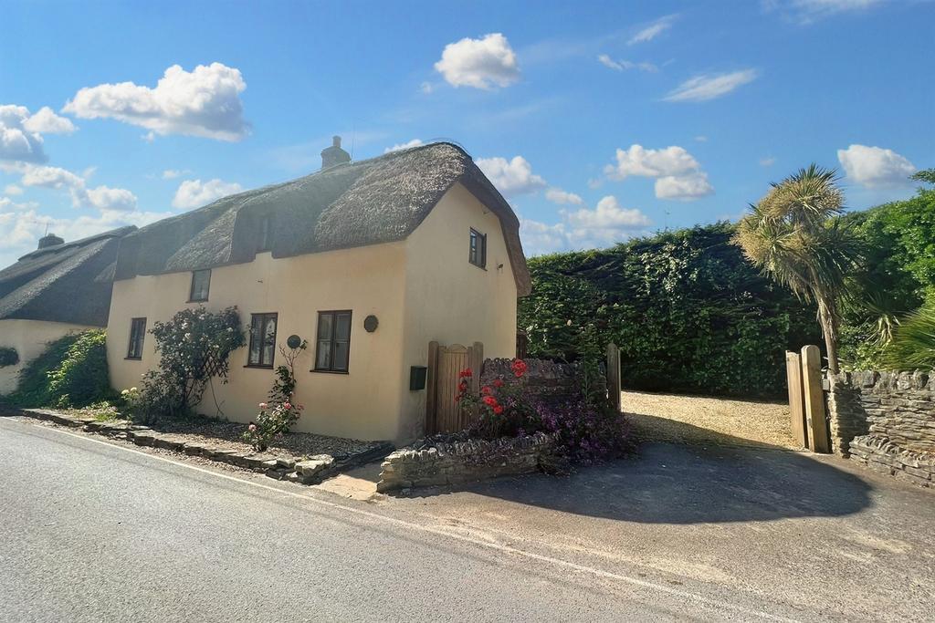 West Lulworth 3 bed detached house for sale £650,000