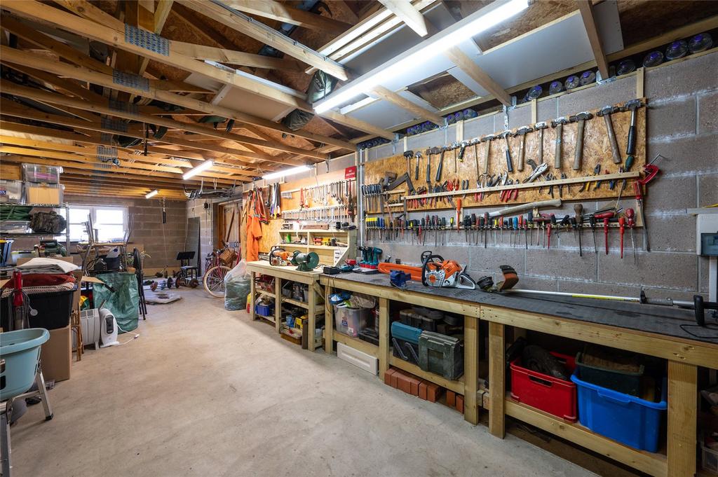 Garage/Workshop