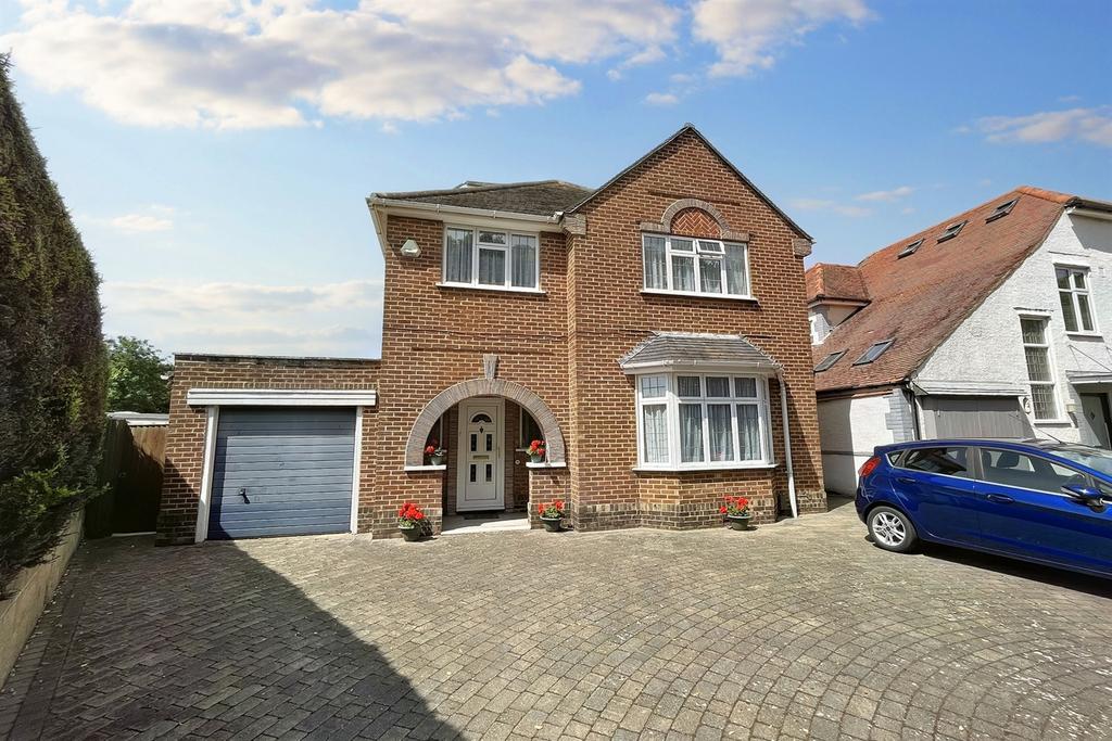 Southbourne 5 bed detached house for sale £750,000