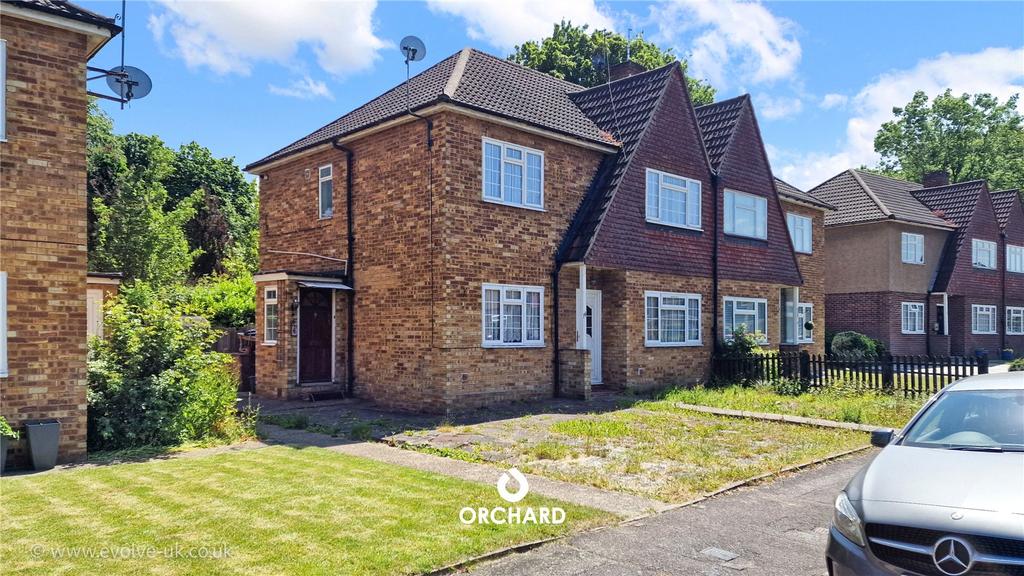 Willow Tree Close, Ickenham, UB10 2 bed for sale £350,000