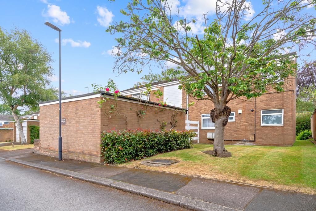 Moss Lane, Pinner Village 2 bed ground floor flat for sale £400,000