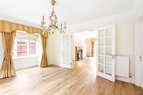 4 bedroom detached house to rent, Devey Close, Kingston upon Thames, Surrey, KT2