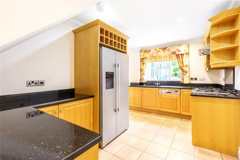 4 bedroom detached house to rent, Devey Close, Kingston upon Thames, Surrey, KT2