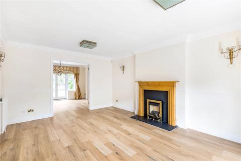4 bedroom detached house to rent, Devey Close, Kingston upon Thames, Surrey, KT2