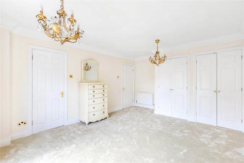 4 bedroom detached house to rent, Devey Close, Kingston upon Thames, Surrey, KT2