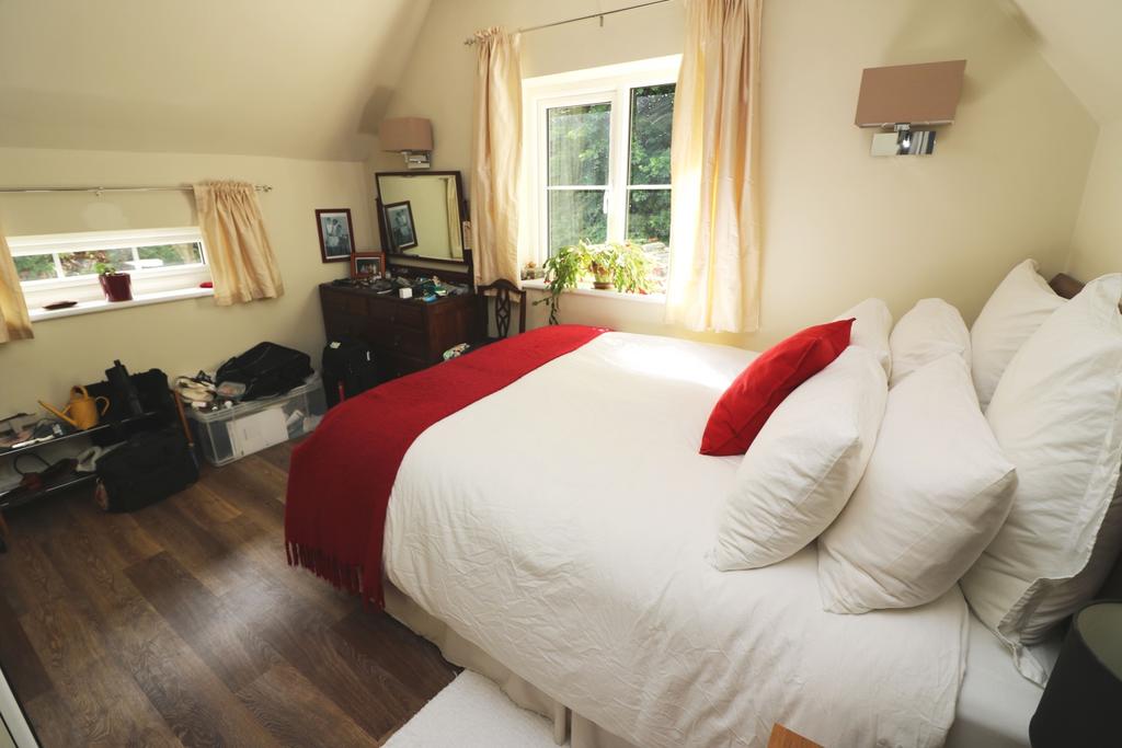 Glenluce Cottage, Thorpe B2