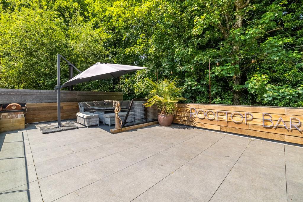 Rooftop Terrace/Bar