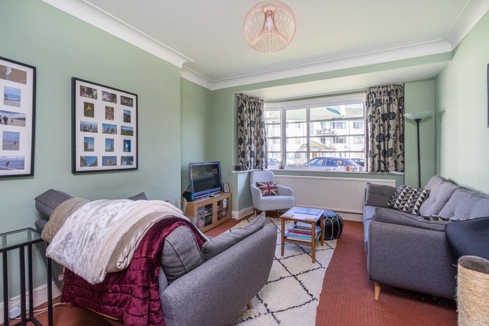 Capel Gardens, Pinner 3 bed apartment for sale £409,950