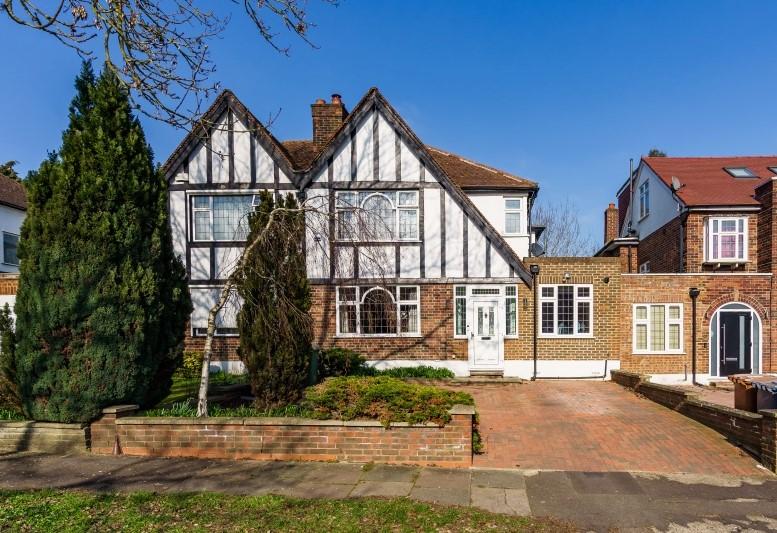 Sherington Avenue, Hatch End 3 bed semidetached house £850,000
