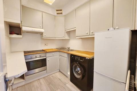 2 bedroom apartment to rent, Cecil Park, Pinner