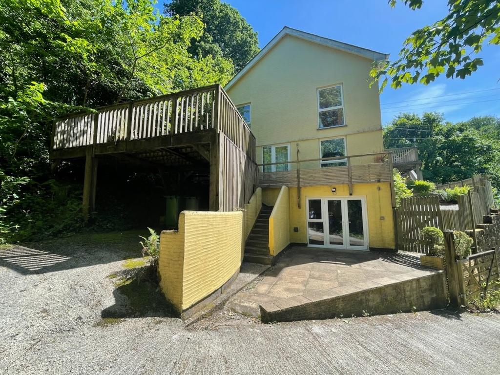 Pont, Lanteglos, Fowey, Cornwall, PL23 5 bed detached house for sale £700,000