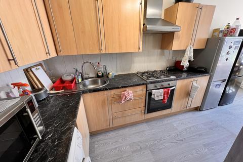 1 bedroom in a flat share to rent, Holloway Road, London N7