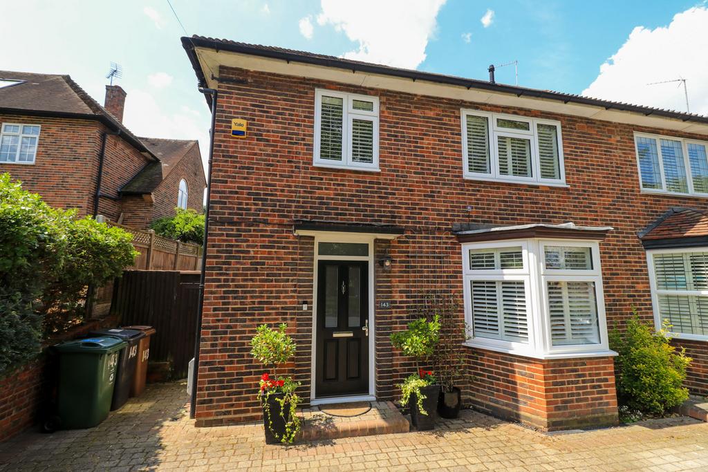 Friday Hill West, Chingford, E4 3 bed semidetached house £625,000