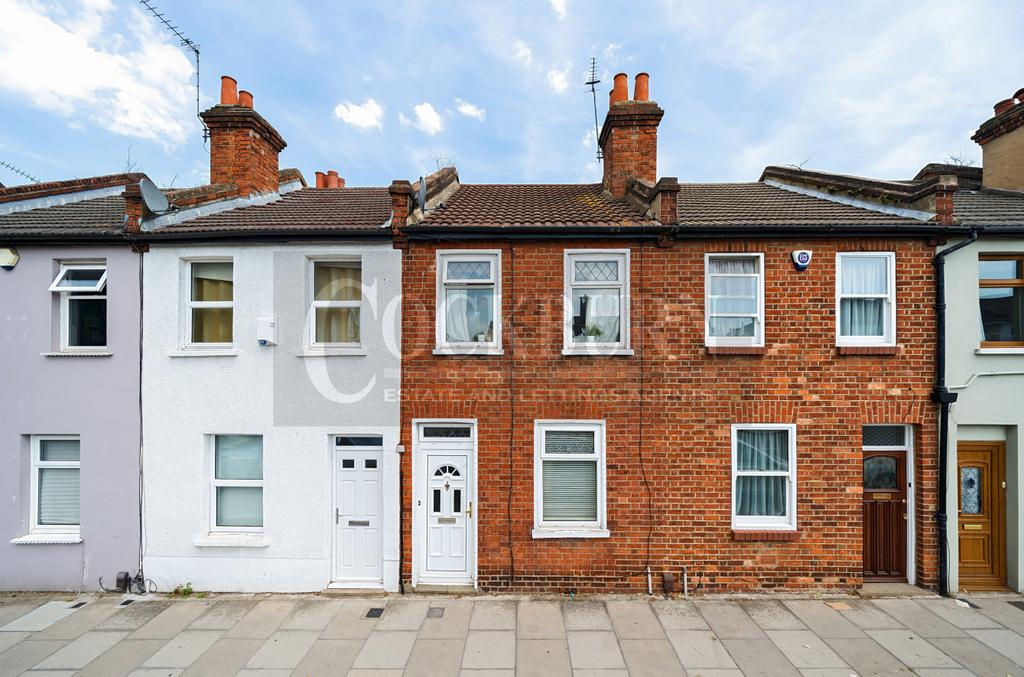 Footscray Road, London, SE9 2 bed terraced house for sale £350,000