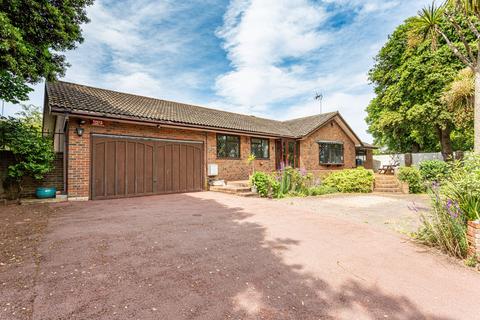 4 bedroom detached bungalow for sale - Whiteness Road, Broadstairs, CT10