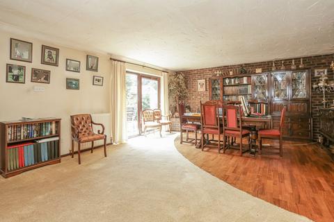 4 bedroom detached bungalow for sale - Whiteness Road, Broadstairs, CT10
