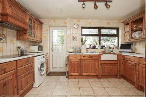 4 bedroom detached bungalow for sale - Whiteness Road, Broadstairs, CT10