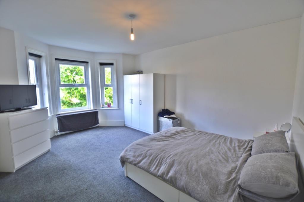 Bedroom pic 1 lge