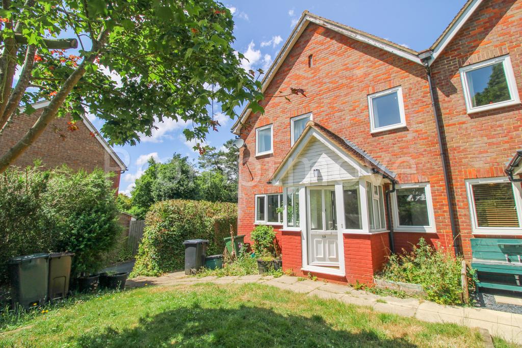 Crabtree Lane Harpenden AL5 5TA 4 bed semidetached house £2,750 pcm