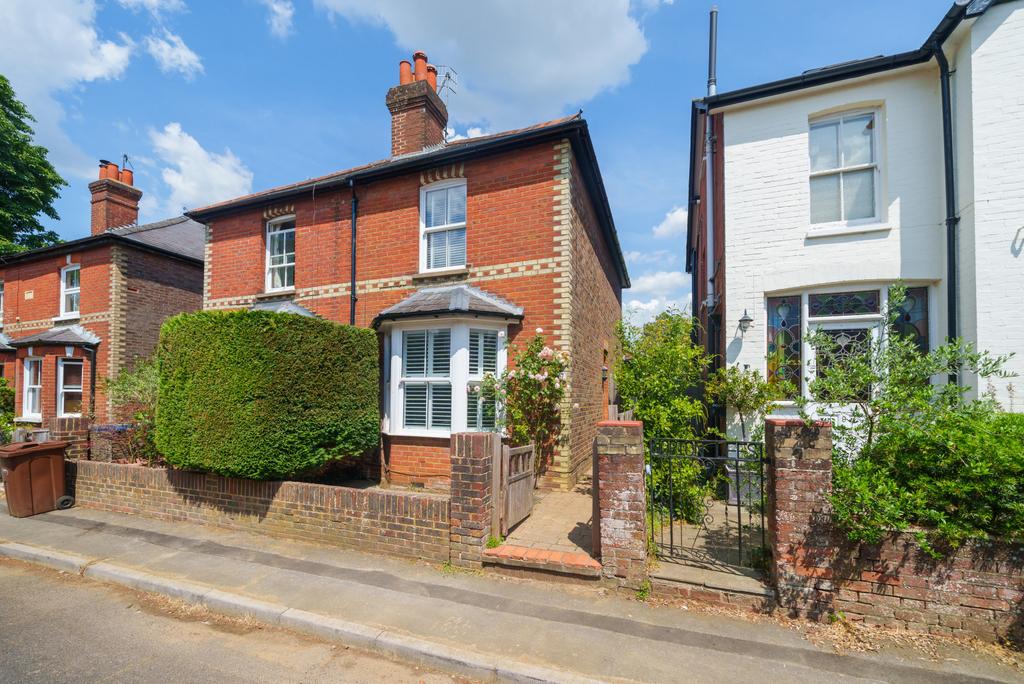 Ormonde Road, Godalming, GU7 2 bed semidetached house £550,000